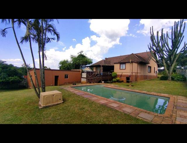 4 BEDROOM HOUSE FOR SALE IN PRESTBURY